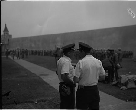 15_1_Two Guards in Prison Yard_0239